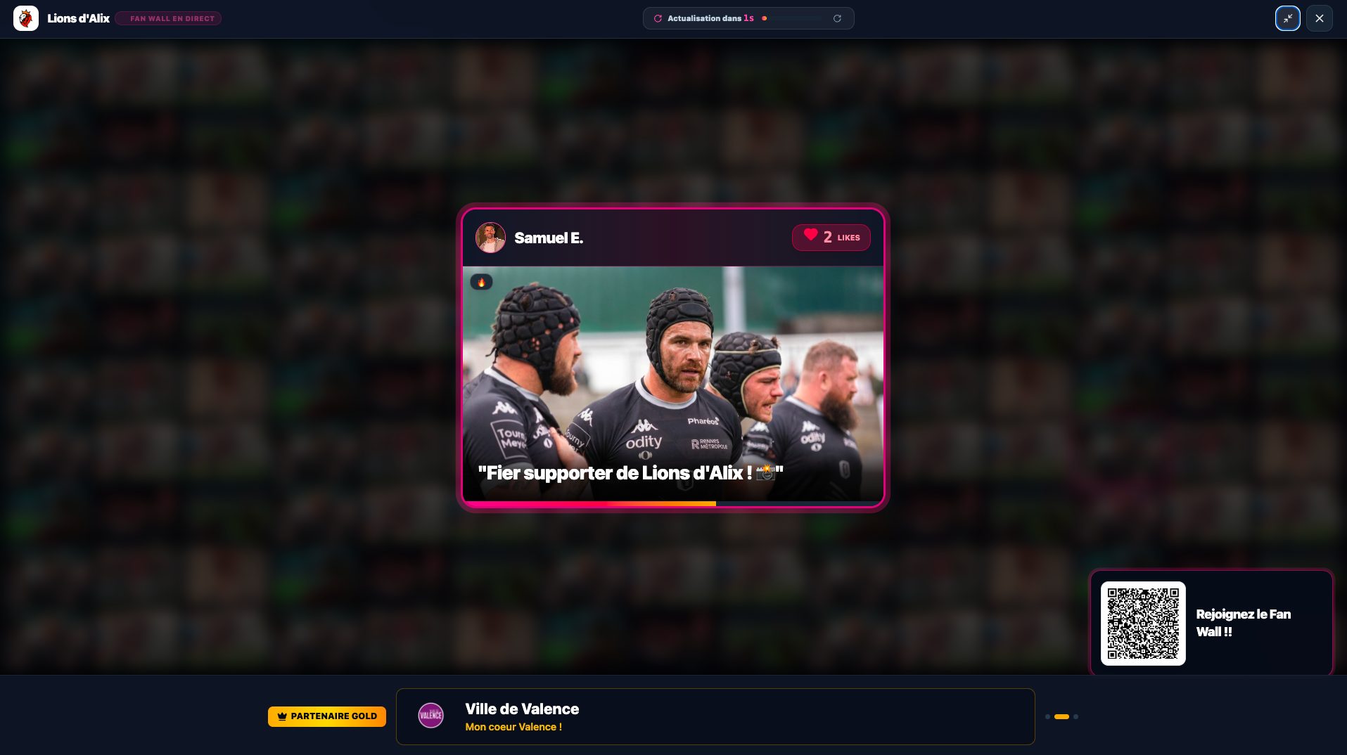 Zoom sur un spectateur dans le Fan Wall TriceraClub